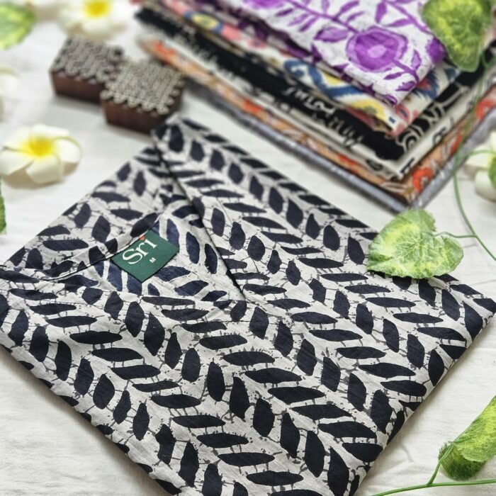 Women’s cotton printed kurti with black leaf ethnic pattern